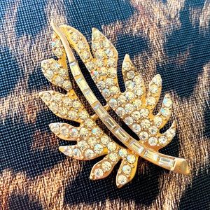 Altar’d State Leaf Brooch NWOT